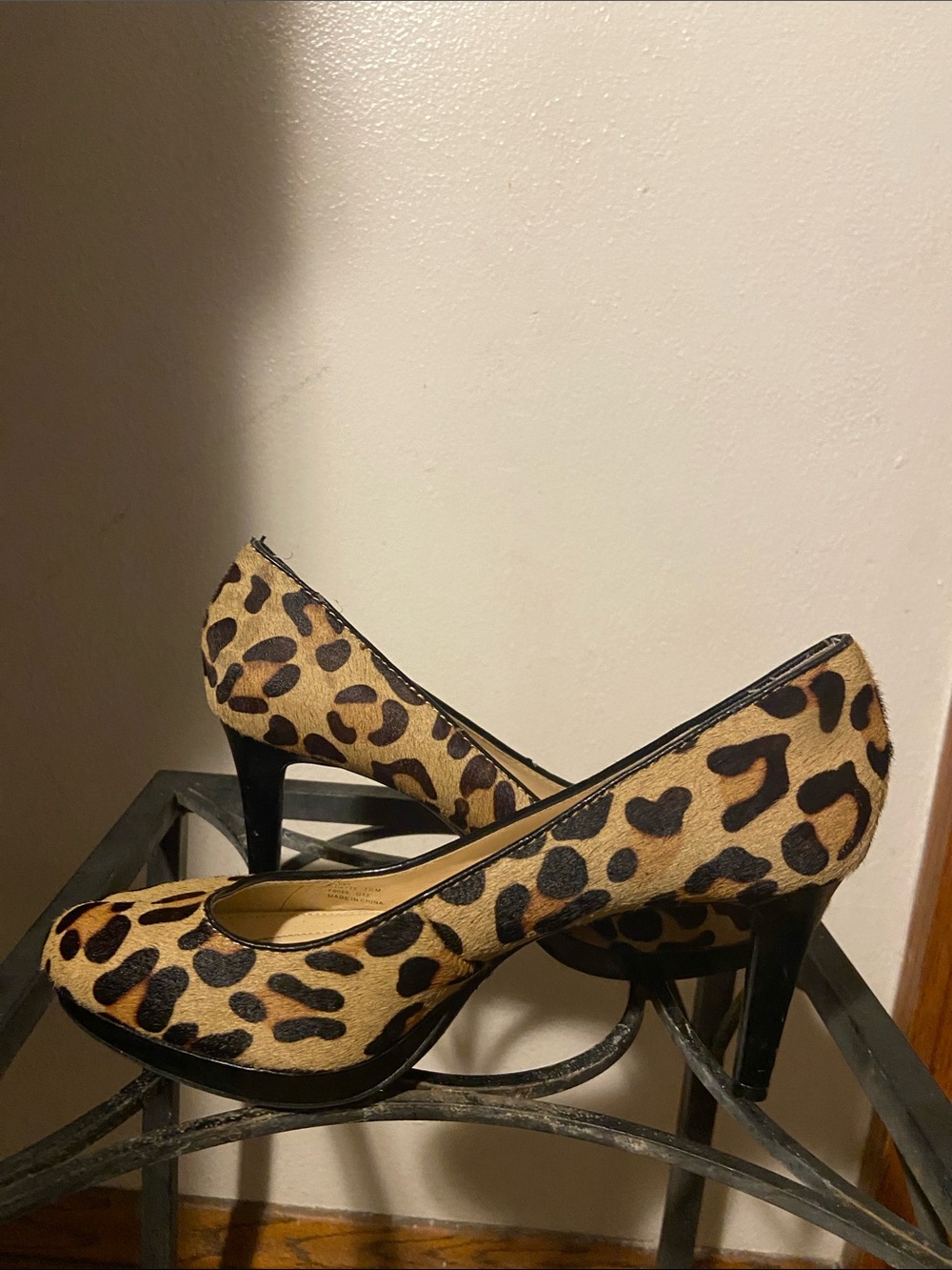 EUC Calvin Klein Odette Size 7.5M Leopard Print Leather High Heel Pumps